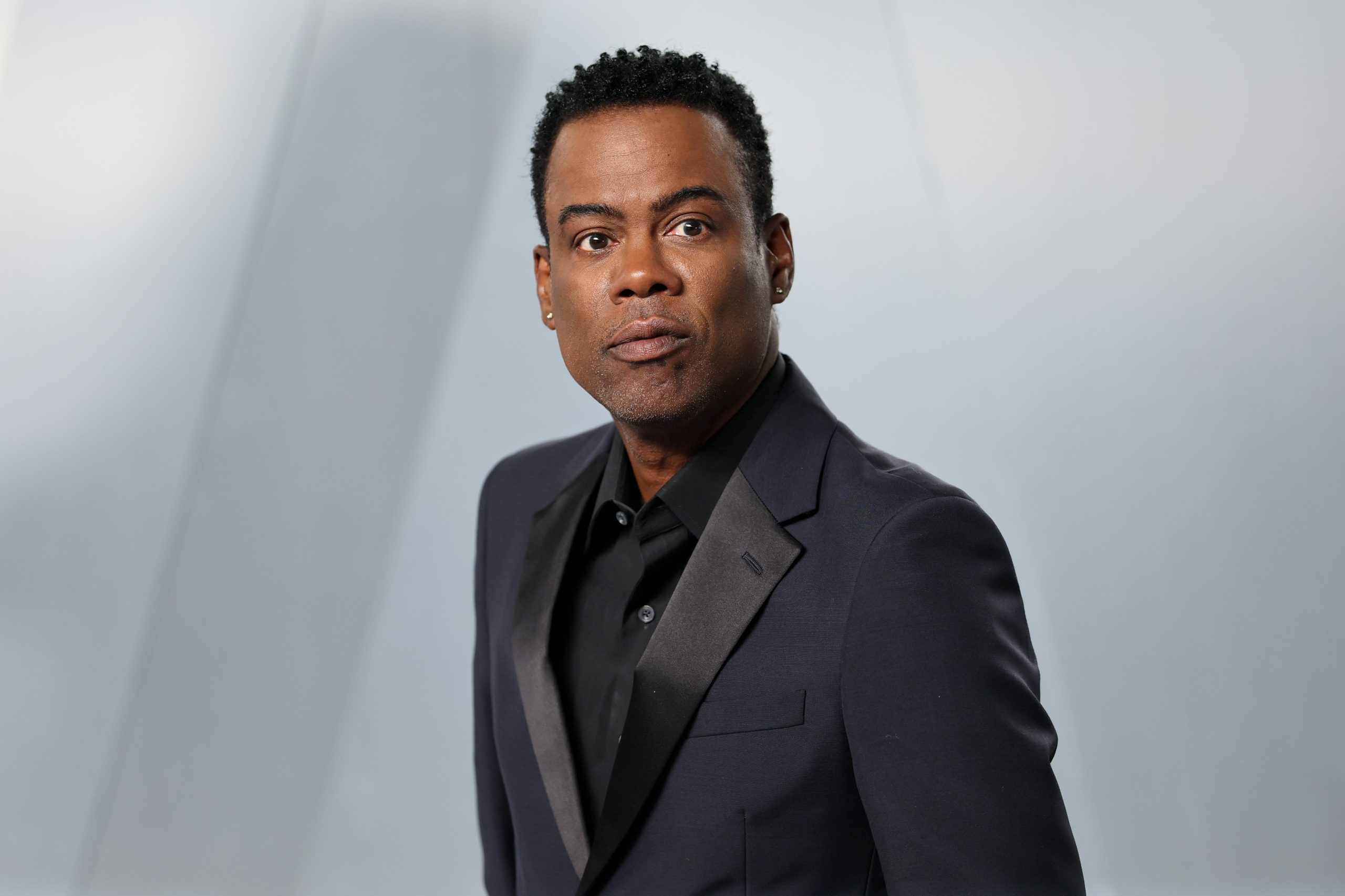chris-rock-carga-contra-el-mundo-“retorcido”-de-hollywood:-“la-gente-es-capaz-de-cualquier-cosa-para-hacer-realidad-sus-suenos”