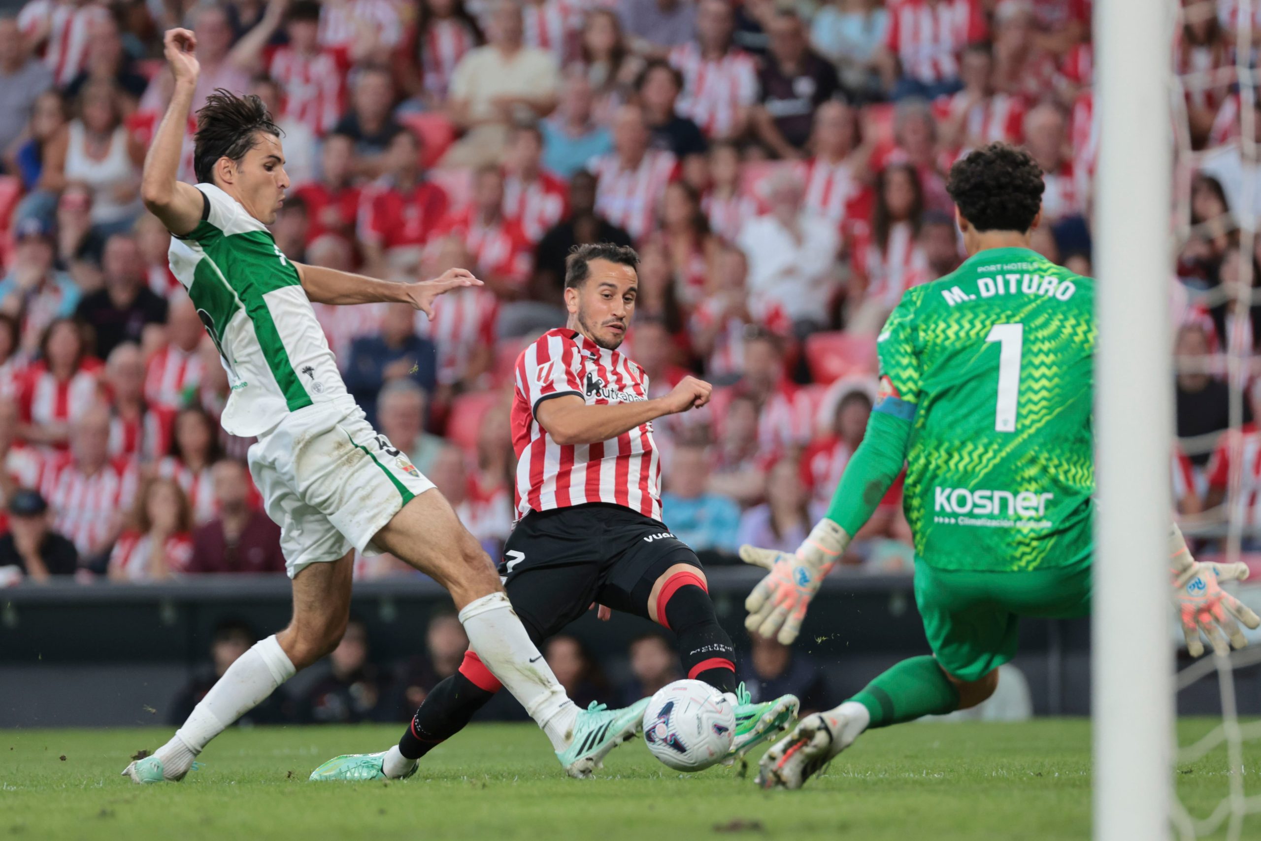 el-elche-rasca-un-punto-ante-un-athletic-al-que-le-falto-punteria