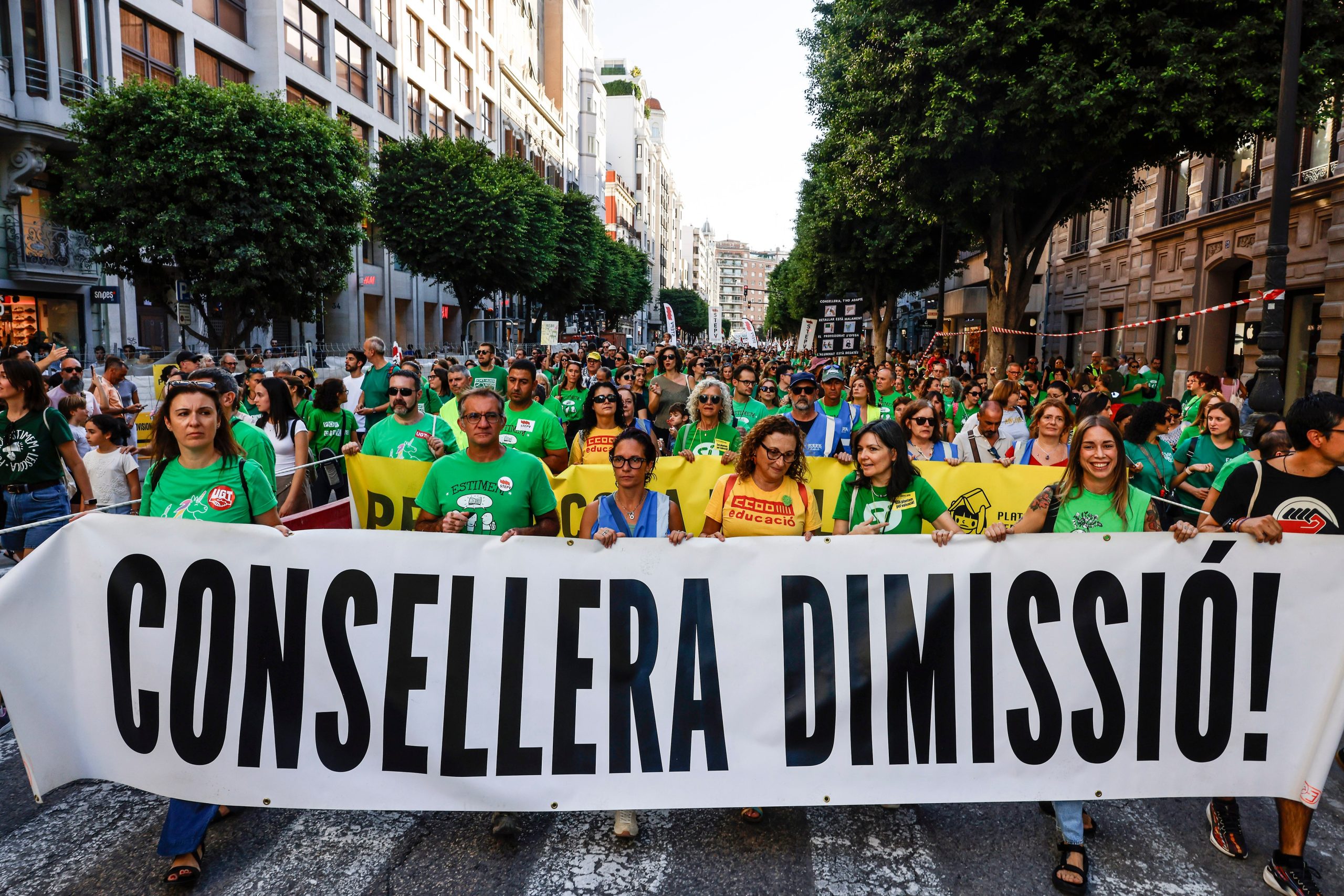 miles-de-docentes-salen-de-nuevo-a-las-calles-de-valencia-para-exigir-una-educacion-publica-“digna-y-de-calidad”