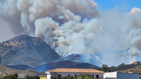 watch:-major-wildfire-erupts-in-benahavis-–-emergency-alert-sent-as-residents-urged-to-stay-indoors