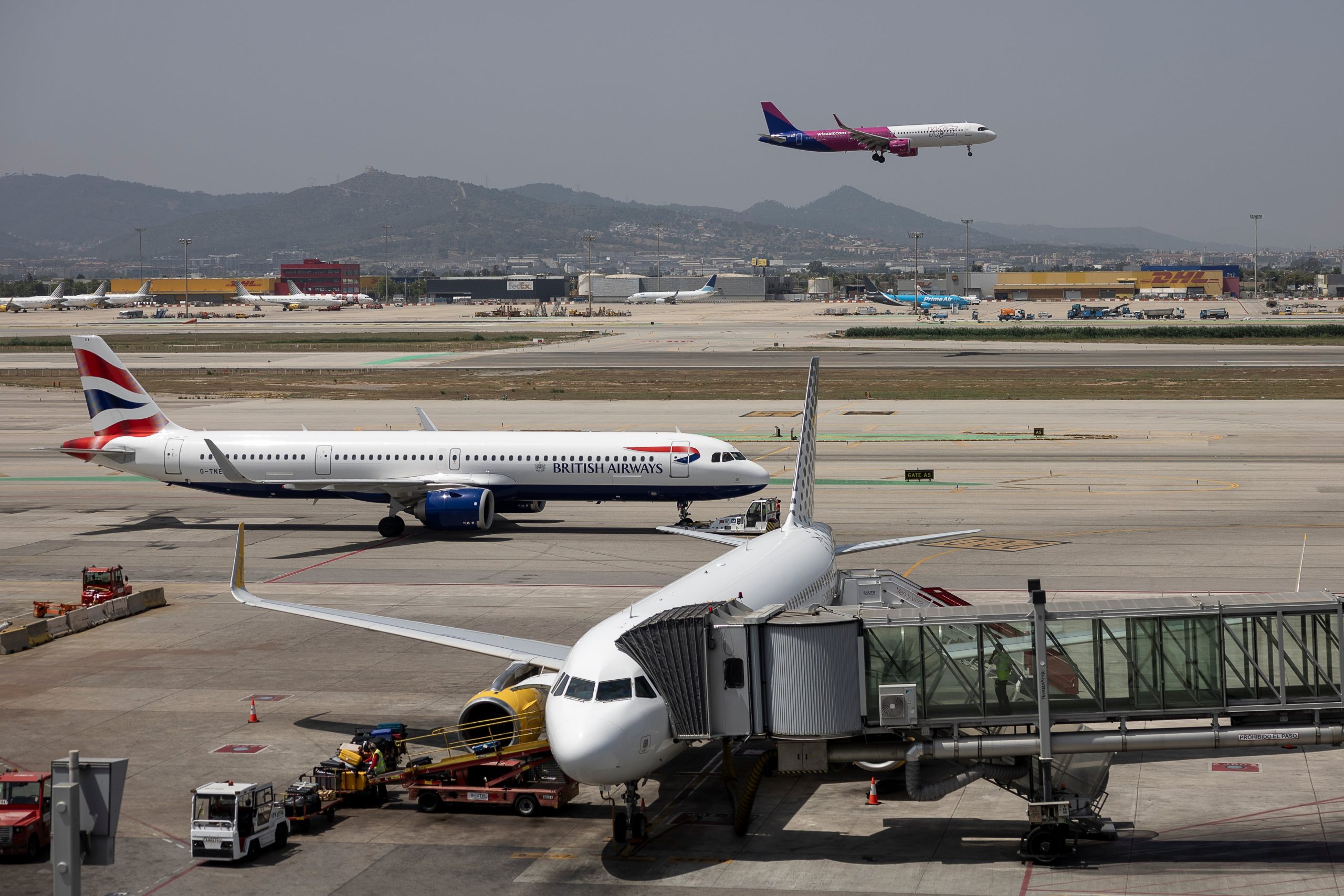 la-ampliacion-de-los-aeropuertos-impedira-a-espana-cumplir-los-objetivos-climaticos-aunque-use-combustibles-verdes-y-mejores-aviones
