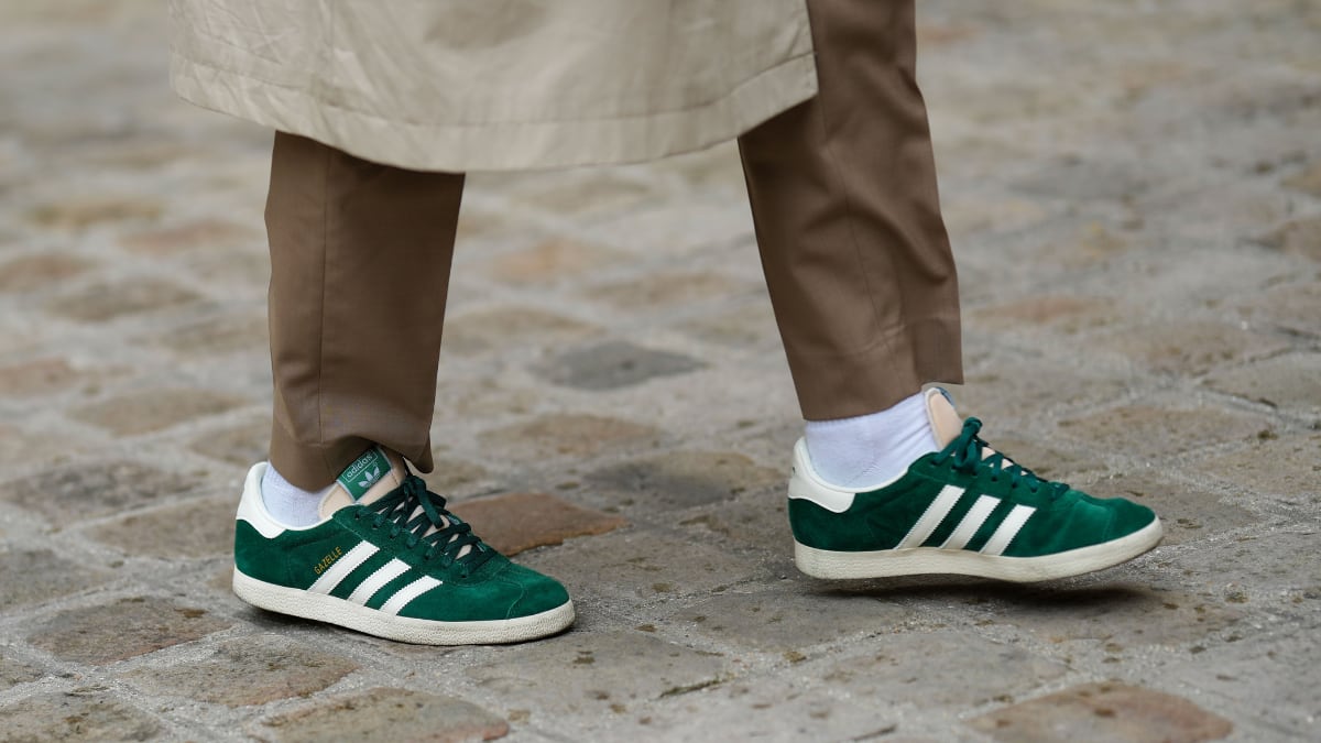 adidas-rebaja-un-46%-estas-zapatillas-verdes-para-hombre-ideales-para-el-dia-a-dia