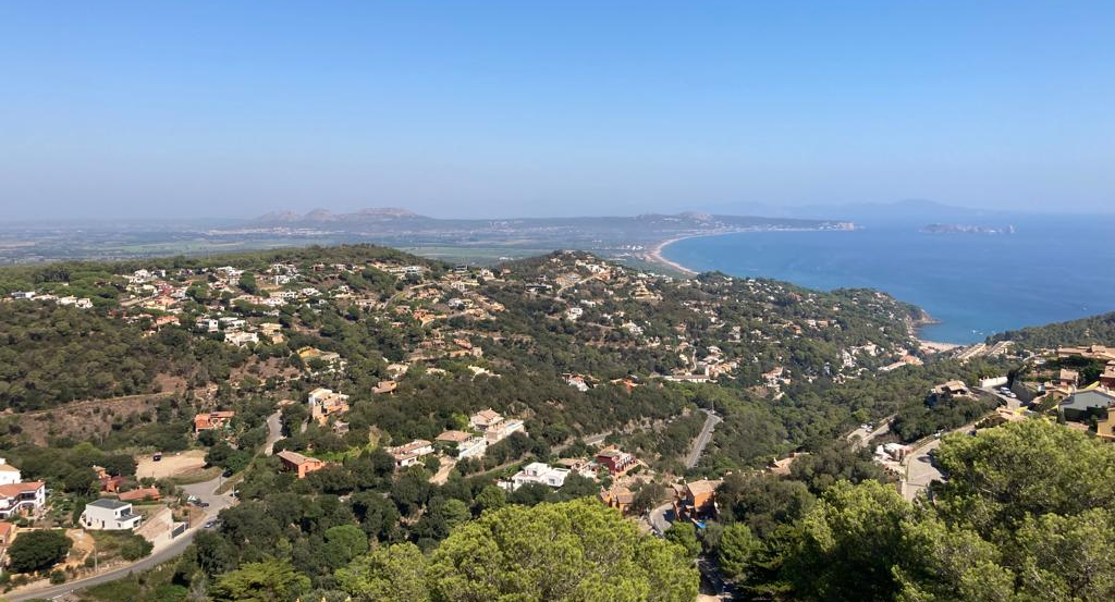 too-many-holiday-homes-is-not-spain’s-coastal-housing-problem
