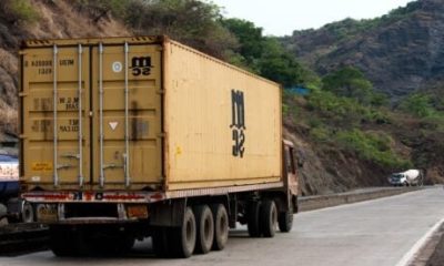 watch:-trucker’s-shock-as-bandits-use-‘mexican-method’-to-box-in-and-raid-lorry-on-madrid-highway-in-broad-daylight