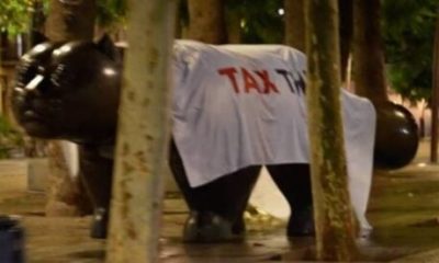 barcelona’s-statues,-sculptures-and-even-benches-are-taken-over-by-new-protest-movement-–-‘tax-the-rich’