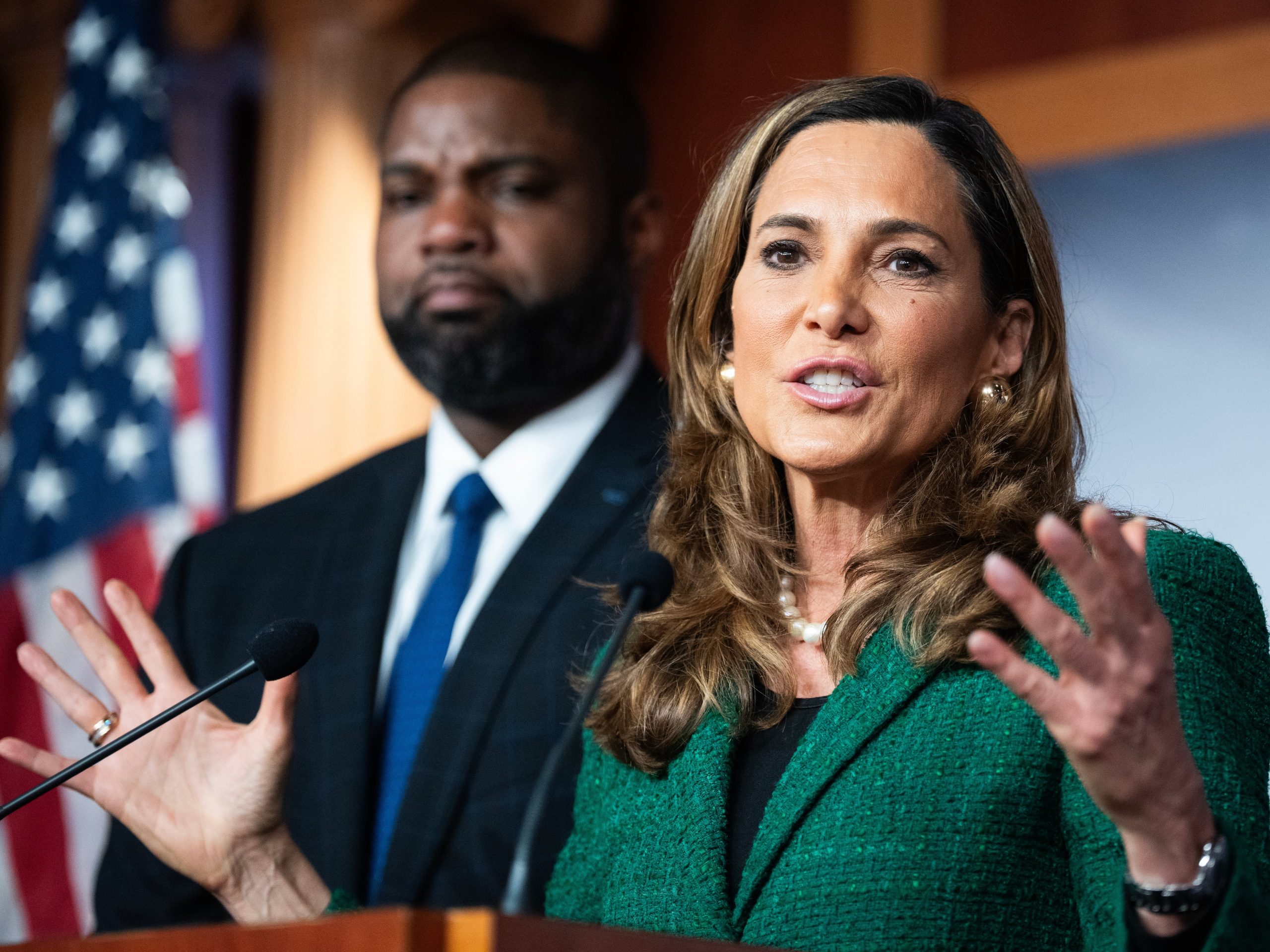 trump-administration-responds-to-maria-elvira-salazar:-no-amnesty-for-irregular-immigration-‘whether-you-like-it-or-not’
