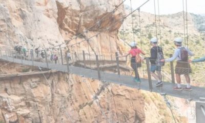 hiker-airlifted-to-hospital-after-horror-45-metre-fall-near-malaga’s-caminito-del-rey