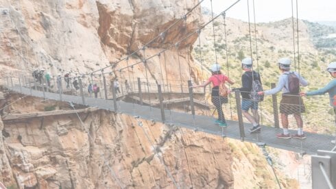hiker-airlifted-to-hospital-after-horror-45-metre-fall-near-malaga’s-caminito-del-rey