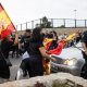 manifestantes-destrozan-en-ceuta-el-coche-de-una-diputada-que-viajaba-con-un-activista