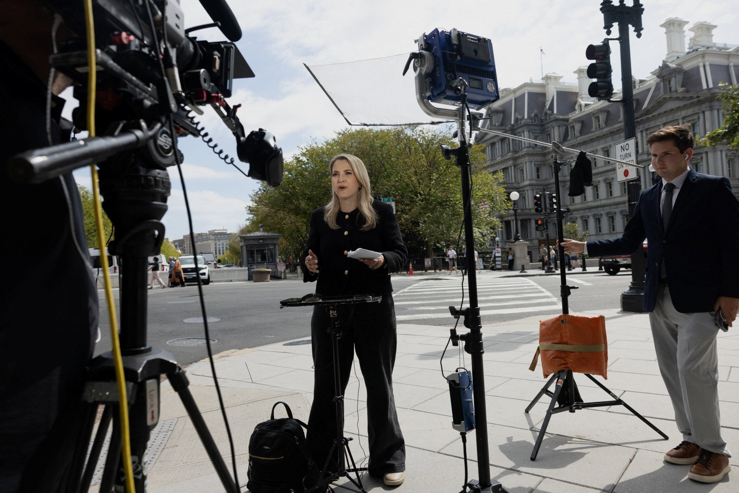 major-television-networks-pull-out-of-presidential-press-pool-following-lawsuit-filed-against-trump-by-cnn,-ms-now,-and-‘politico’