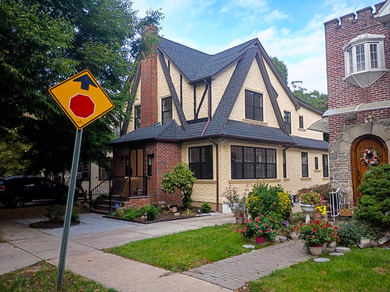 from-airbnb-to-stray-cats:-trump’s-childhood-home-in-queens-sells-for-$2-million