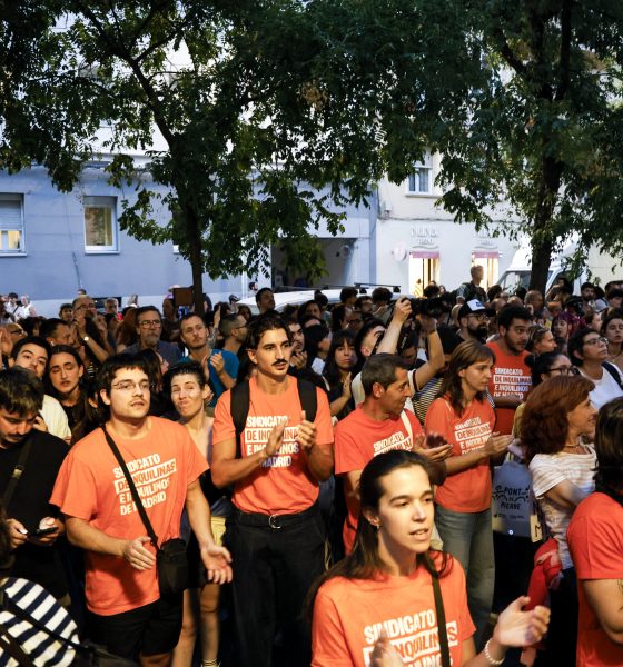 la-cuenta-atras-para-echar-a-maricarmen-ha-comenzado-en-la-calle-y-los-despachos