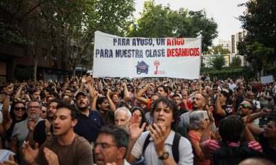 al-menos-un-millar-de-personas-cortan-el-centro-de-madrid-frente-al-‘atico-de-ayuso’-tras-el-desahucio-de-maricarmen