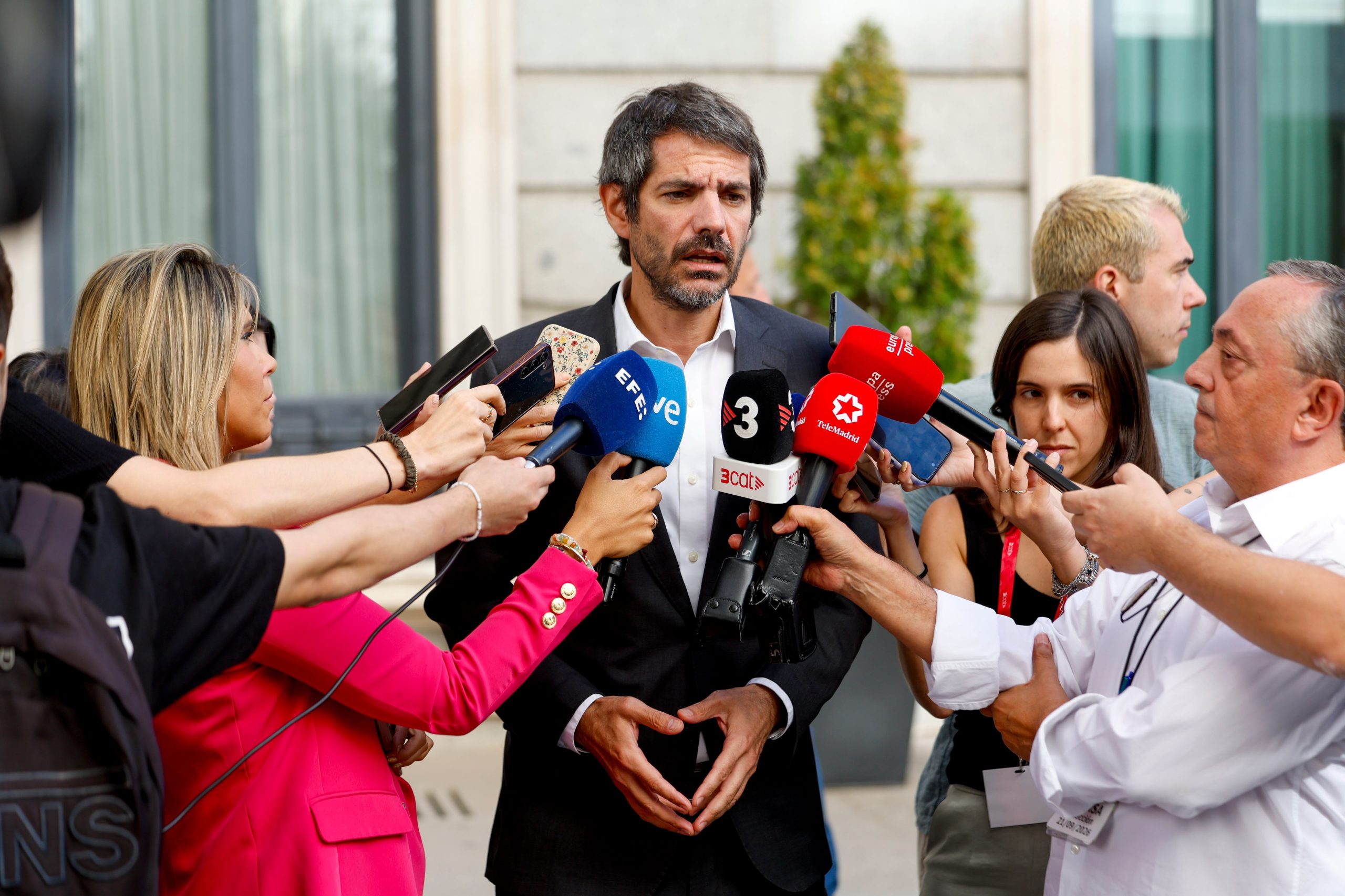 sumar-exige-que-el-gobierno-apruebe-el-decreto-de-vivienda-que-hubiera-evitado-el-desahucio-de-maricarmen-junto-al-escudo-social