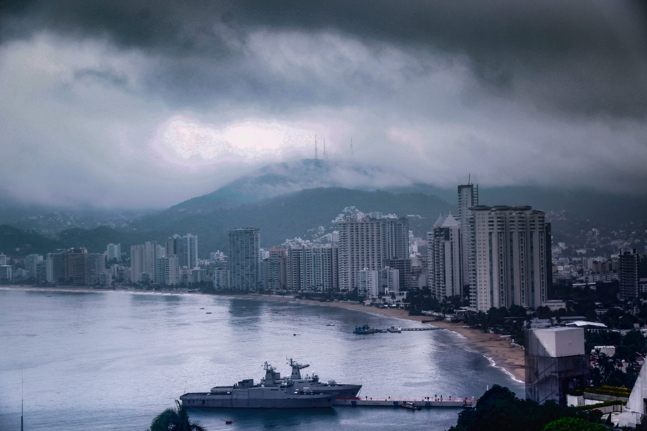 acapulco-shuts-down-amid-fear-of-hurricane-polo:-‘three-days-not-knowing-what’s-going-to-happen’