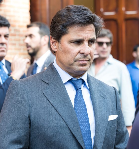 kiko-rivera-entrega-a-su-hermano-fran-dos-cabezas-de-toro-como-parte-de-la-herencia-de-paquirri-que-isabel-pantoja-escondio-en-cantora