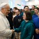 el-papa-llama-a-“ver-a-quienes-son-invisibilizados”-en-un-centro-de-ayuda-a-migrantes-de-paris