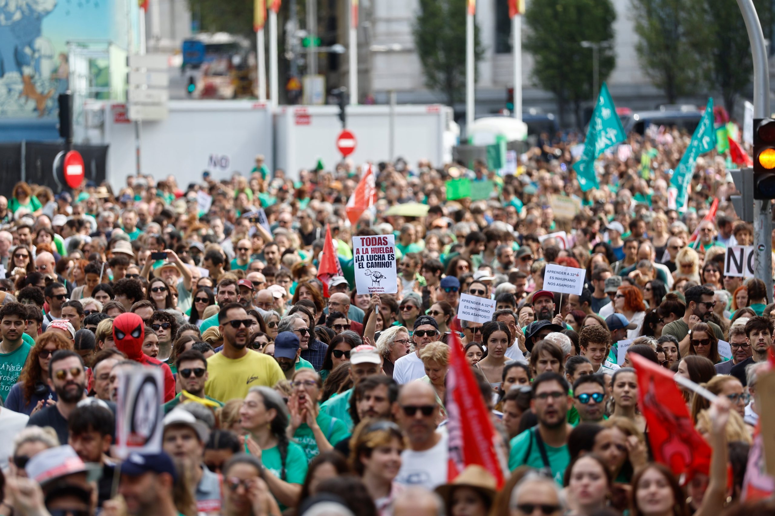 la-defensa-de-la-educacion-publica-saca-a-la-calle-a-20.000-asistentes-antes-de-la-huelga-de-octubre