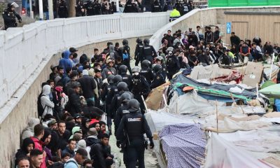 la-policia-trata-de-desalojar-el-ultimo-tramo-de-la-playa-benitez-de-ceuta