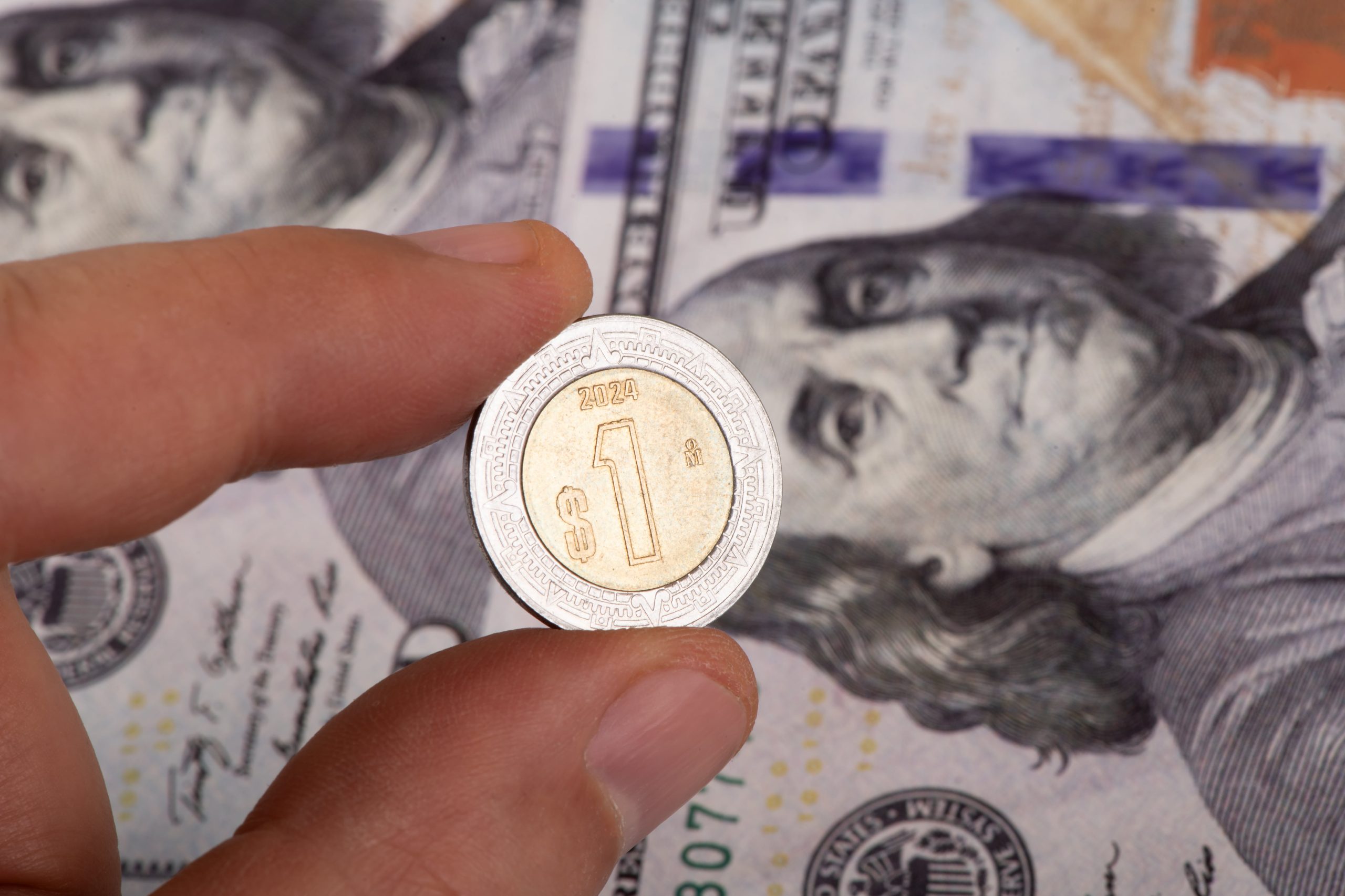 the-mexican-‘superpeso’-is-over:-currency’s-losses-deepen-to-18-pesos-per-dollar,-its-weakest-level-since-last-march