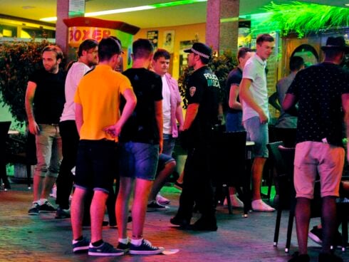 Gang of Brits accused of attacking police during late night brawl in Magaluf