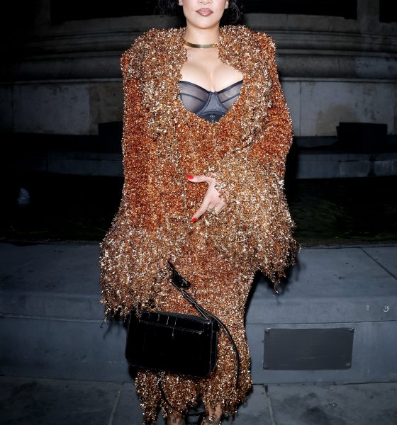 ‘diva-time’:-rihanna-arrives-in-paris,-while-the-industry-watches-the-clock