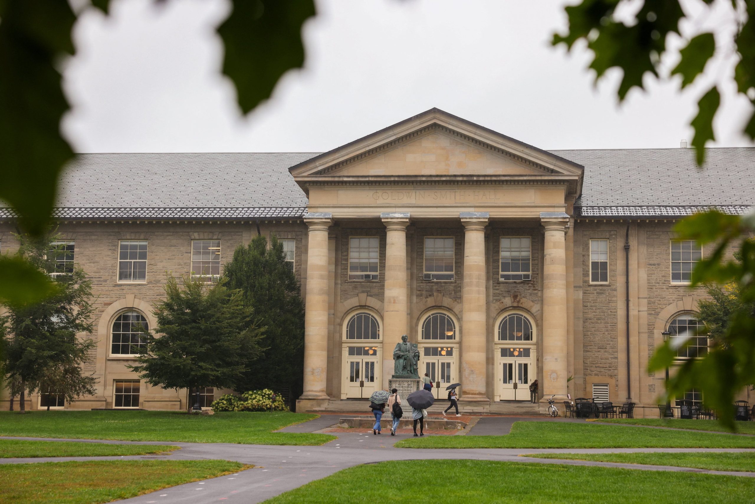 “los-siete-de-cornell”:-lo-que-sabemos-sobre-la-denuncia-por-violacion-en-grupo-en-la-universidad-de-elite