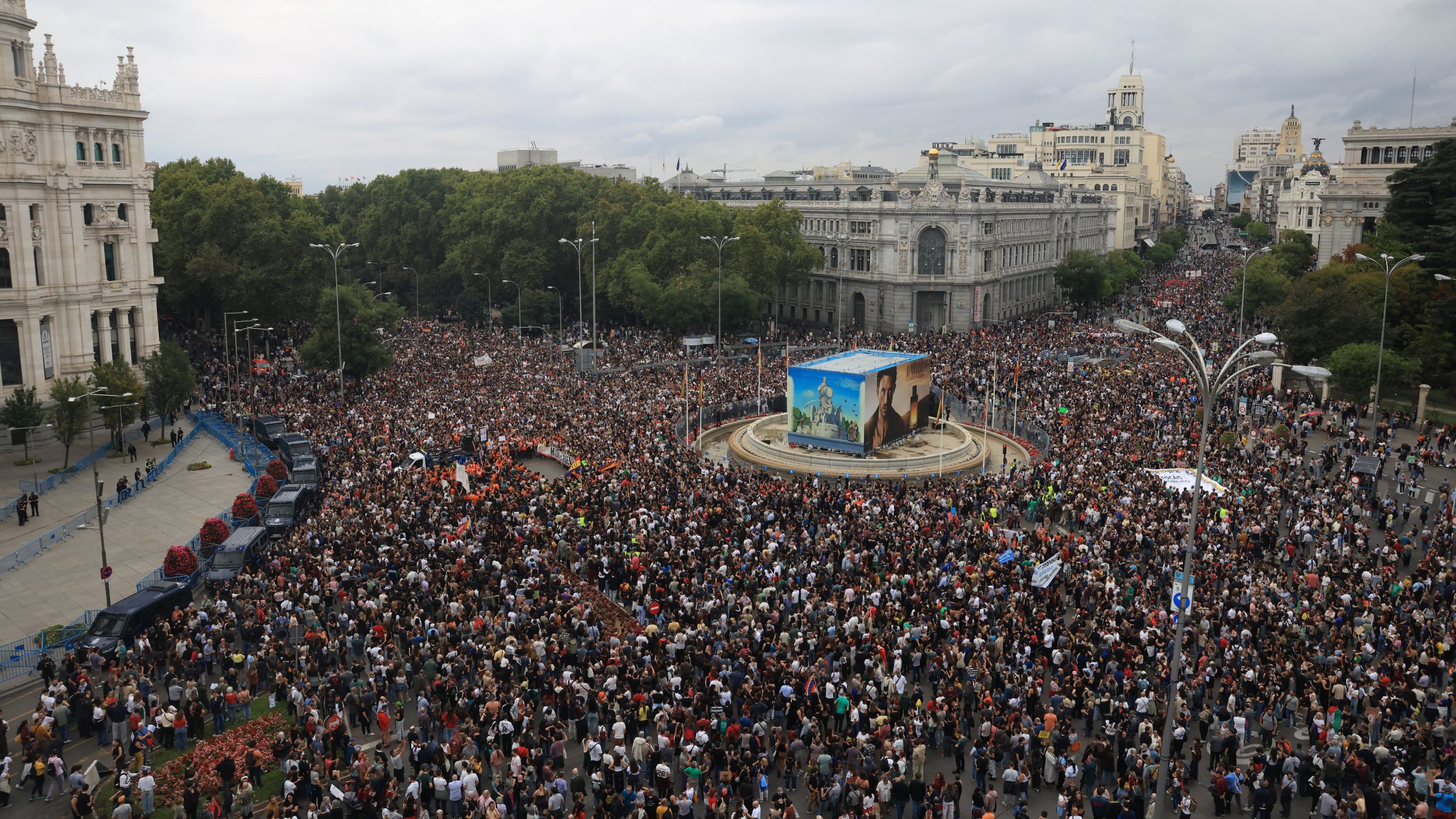reacciones-a-los-decretos-de-vivienda-y-las-acampadas-en-directo-|-una-marcha-masiva-en-madrid-por-la-vivienda-llama-a-una-huelga-general:-“ya-no-hay-vuelta-atras”