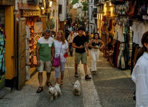 spain-enjoys-busiest-summer-to-date-after-smashing-august-tourism-record-–-with-brits-accounting-for-nearly-one-in-five-arrivals