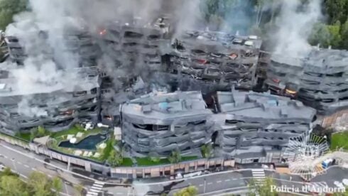 in-vids:-horrifying-moment-real-madrid-architect’s-flashy-e130m-luxury-housing-development-is-burnt-to-a-crisp-one-month-before-completion