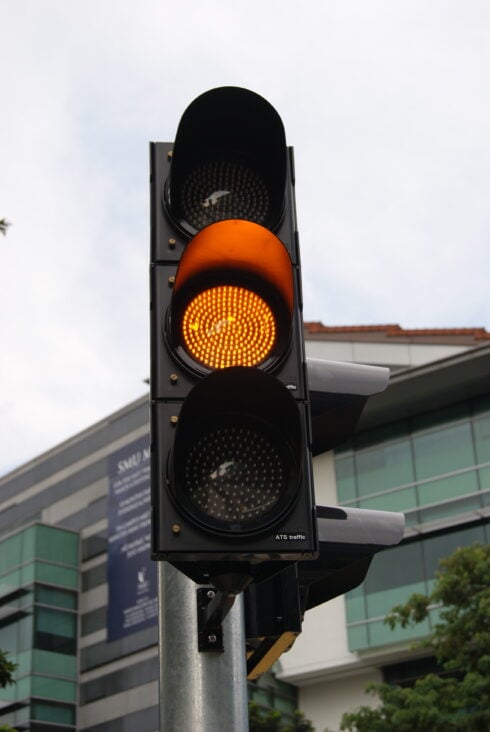warning-for-drivers-in-spain-as-new-‘flashing-amber’-traffic-light-rule-comes-into-effect-nationwide