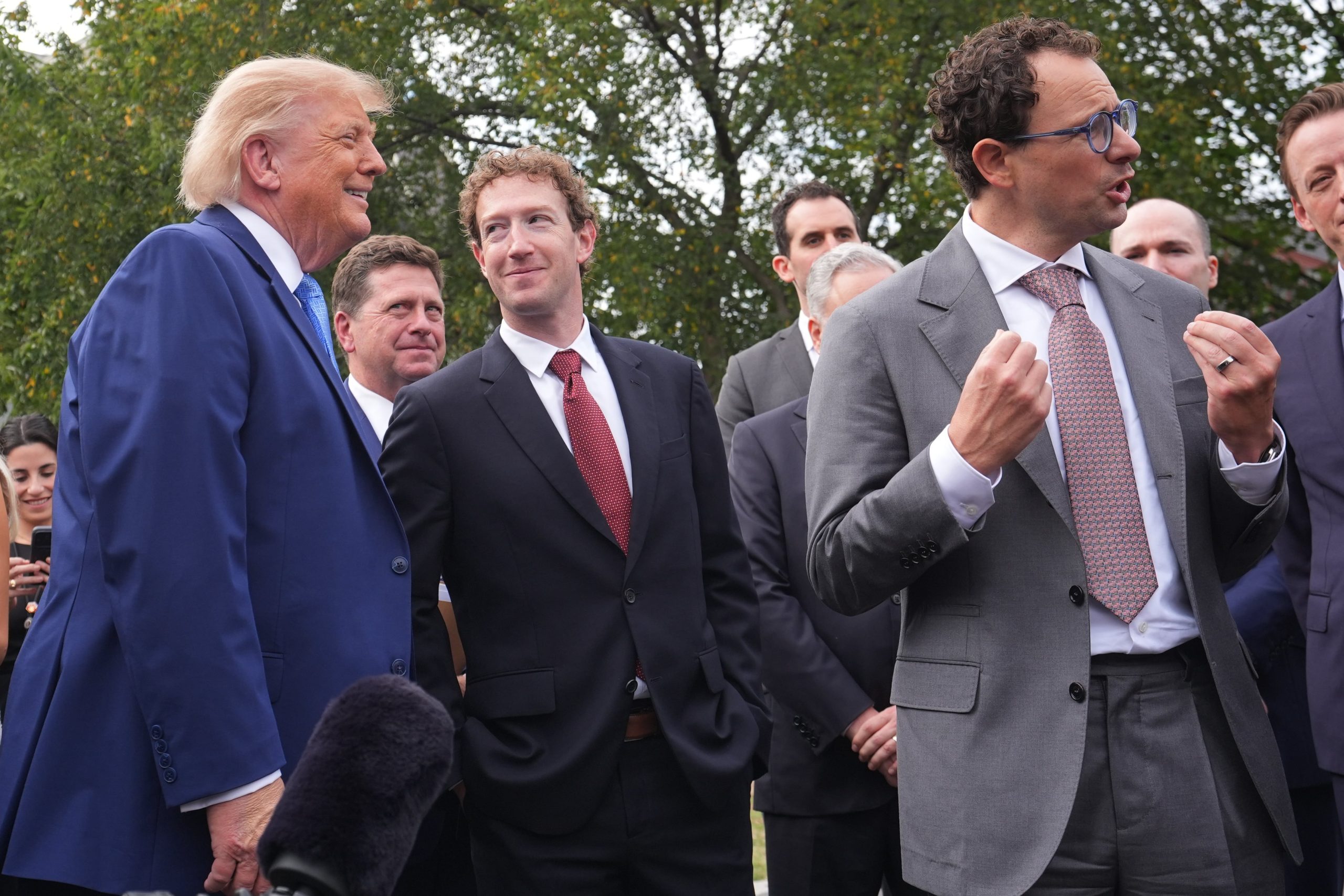 ai’s-top-leaders,-like-children-afraid-of-a-bully