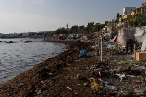 spanish-police-launch-operation-to-clear-migrant-camp-on-beach-in-ceuta-ahead-of-king-felipe’s-historic-visit