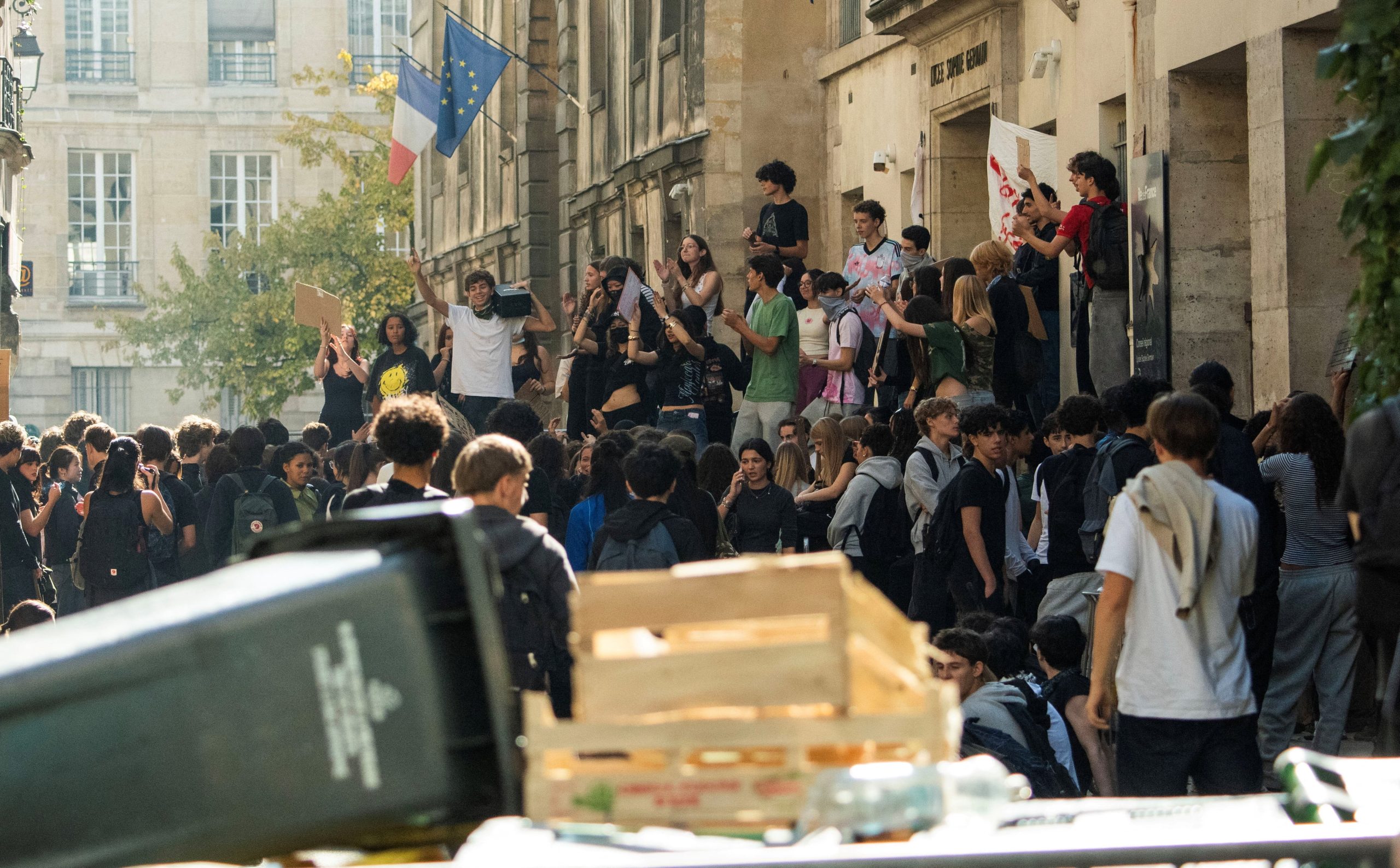 francia-encara-una-nueva-semana-de-protestas-estudiantiles,-las-mayores-en-decadas
