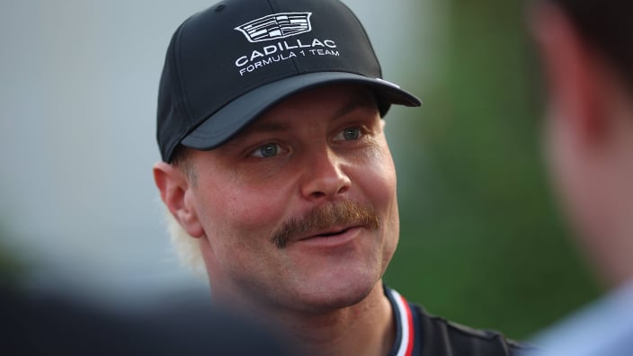 f1-star-swaps-four-wheels-for-two-on-mammoth-350km-singapore-ride