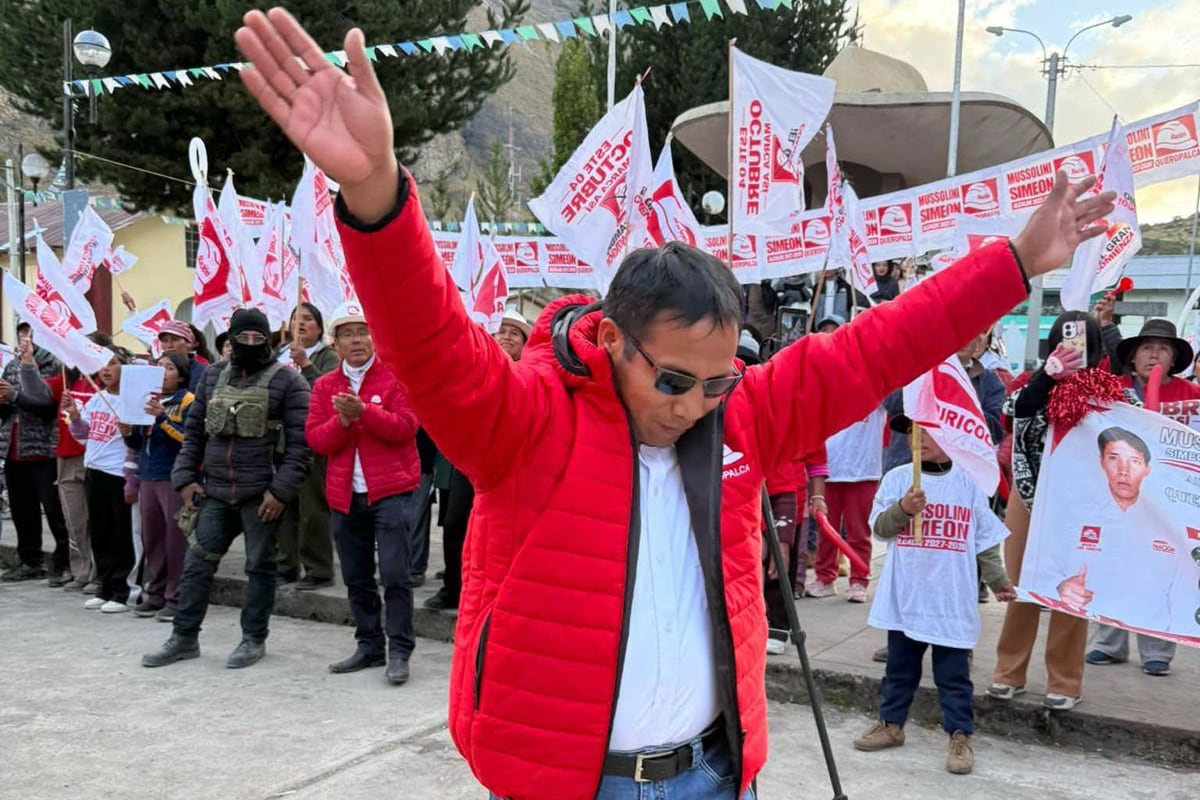 hitler-mussolini-gana-una-alcaldia-en-peru-y-termina-acosado-por-extorsionadores