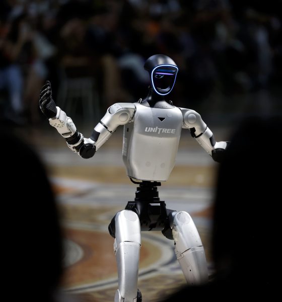 from-charming-toys-to-unsettling-creatures-on-a-catwalk:-when-did-robots-start-to-scare-us?