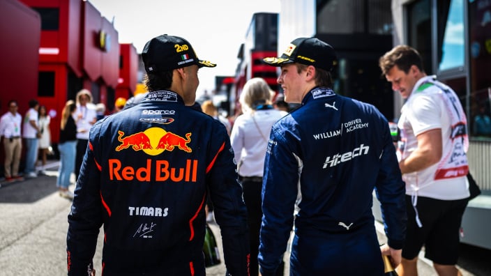 williams-f1-driver-caught-up-in-four-car-pit-lane-pileup