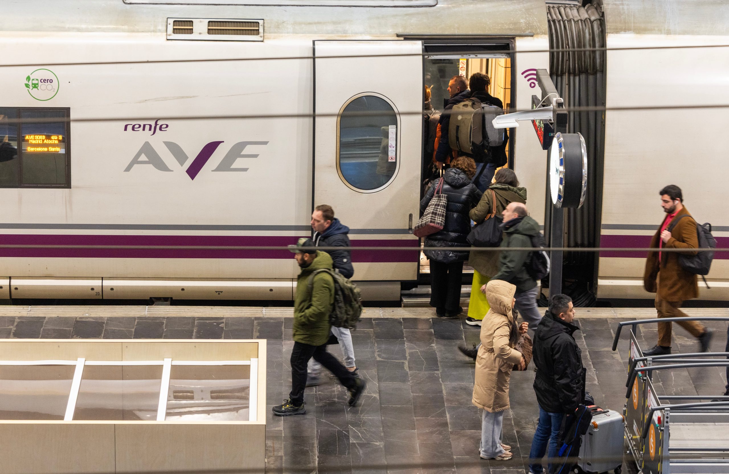 el-incendio-de-un-tren-interrumpe-la-circulacion-en-la-linea-de-alta-velocidad-madrid-barcelona