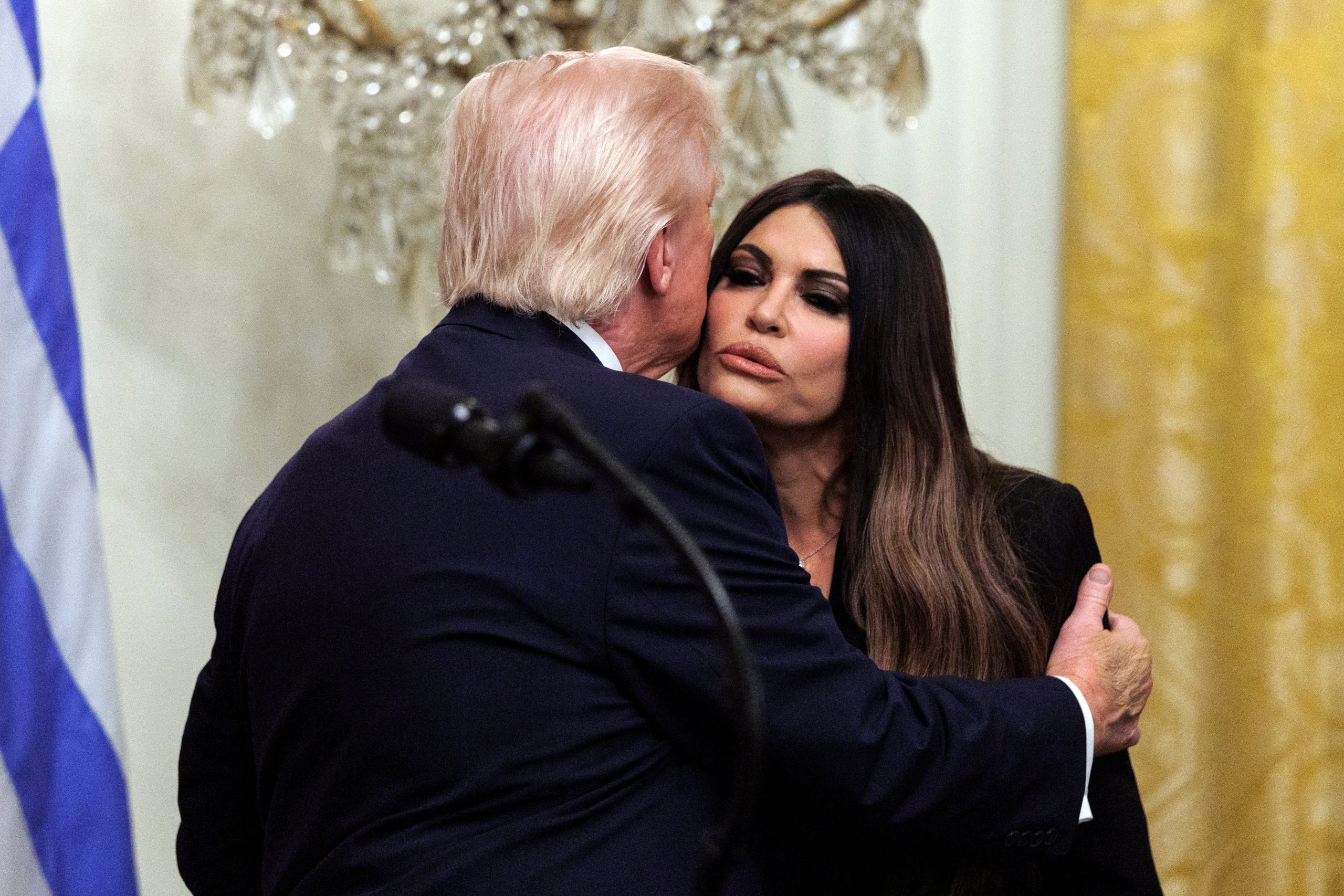 la-embajadora-de-estados-unidos-en-grecia-dimite-por-corrupcion-presionada-por-trump