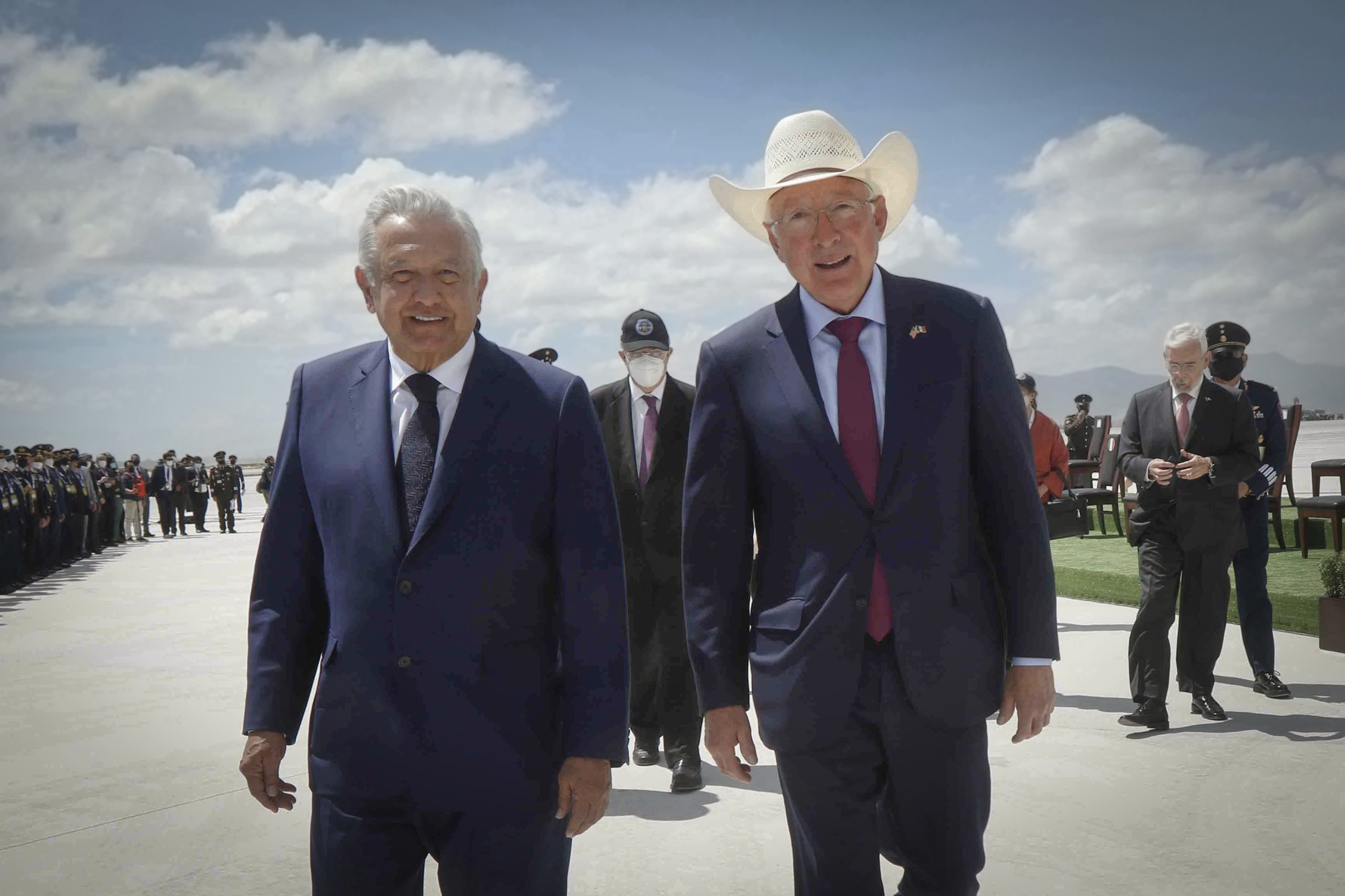 the-kidnapping-of-mexican-cartel-leader-el-mayo-zambada:-competing-accounts-from-lopez-obrador-and-ken-salazar