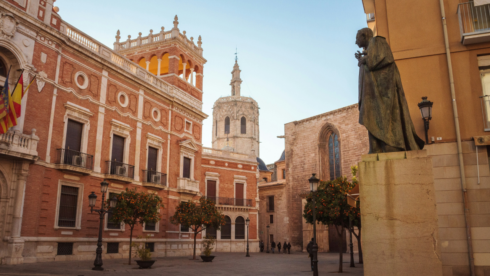 valencia-to-issue-e1,500-fines-for-dropping-cigarette-butts-and-failing-to-clean-up-dog-mess-in-new-crackdown