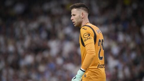 former-liverpool-goalkeeper-held-at-gunpoint-as-masked-robbers-storm-luxury-valencia-home-with-wife-and-child-inside