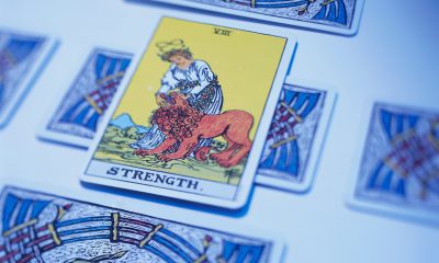 mediums,-horoscopes,-tarot…-how-much-does-modern-mysticism-have-to-do-with-neoliberal-individualism?