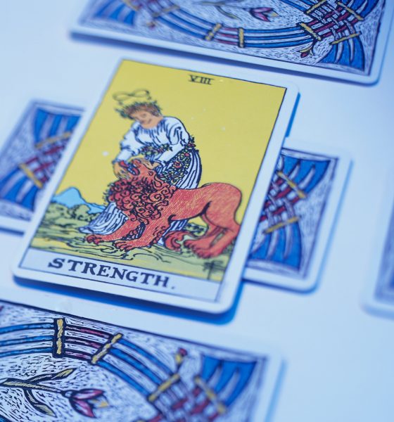 mediums,-horoscopes,-tarot…-how-much-does-modern-mysticism-have-to-do-with-neoliberal-individualism?