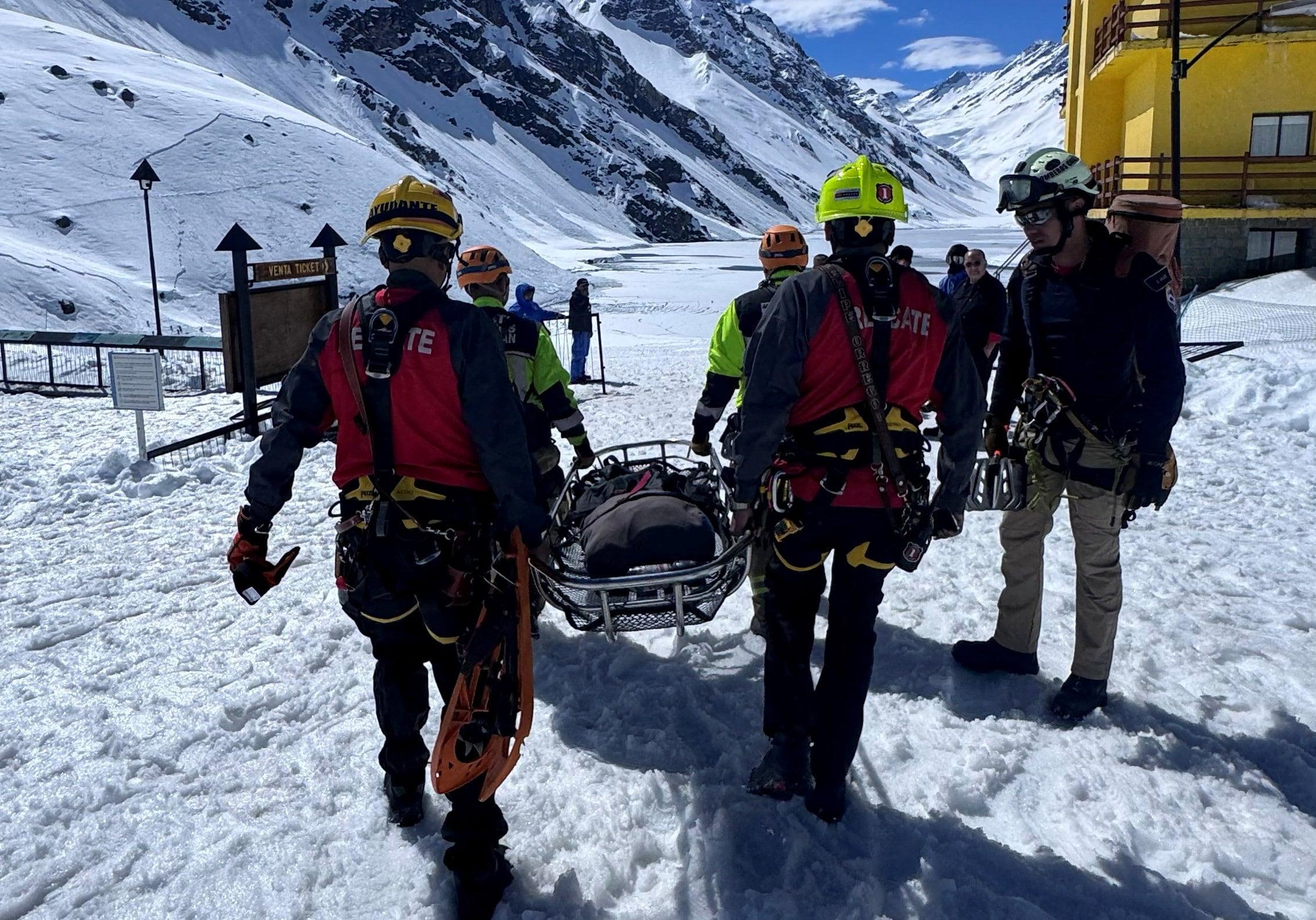mueren-tres-excursionistas-chilenos-tras-una-avalancha-en-los-andes