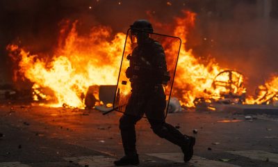 el-regreso-de-los-‘chalecos-amarillos’-y-la-rabia-estudiantil-incendian-francia