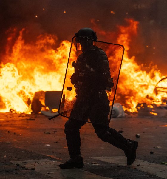 el-regreso-de-los-‘chalecos-amarillos’-y-la-rabia-estudiantil-incendian-francia