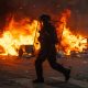 el-regreso-de-los-‘chalecos-amarillos’-y-la-rabia-estudiantil-incendian-francia
