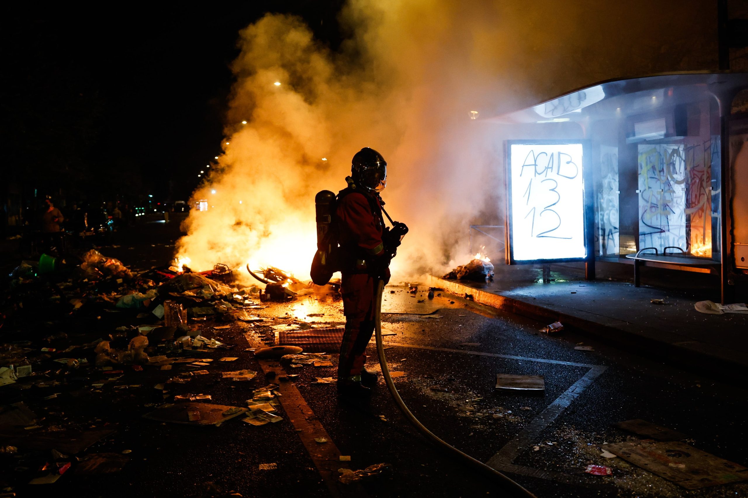 francia-impone-toques-de-queda-parciales-en-paris-y-otras-grandes-ciudades-para-frenar-los-disturbios